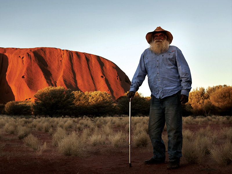 Aboriginer vid Uluru